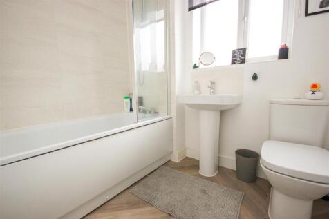 bathroom..jpg