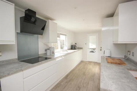 kitchen..jpg