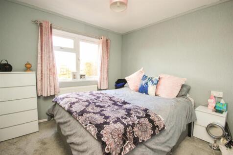 bedroom 2..jpg