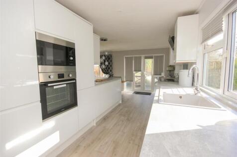 kitchen b..jpg