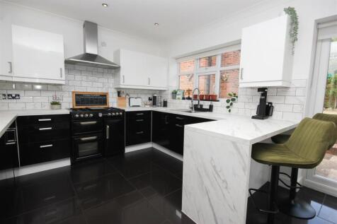 kitchen 1.JPG