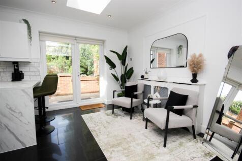 family room 1.JPG