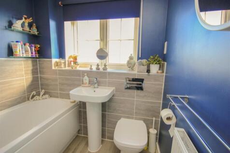 bathroom..jpg