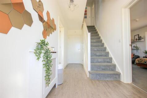 entrance hall..jpg
