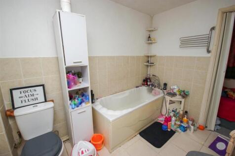 bathroom..jpg
