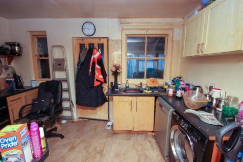kitchen 2..jpg