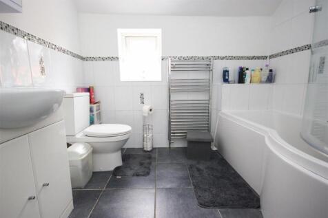 bathroom..jpg