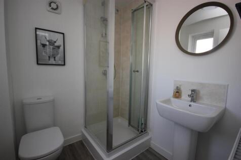 ensuite 2.JPG