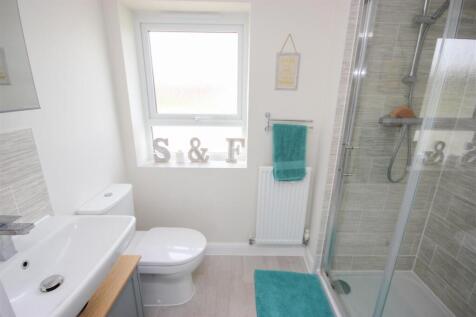 ensuite.JPG