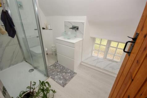 Shower Room.jpg