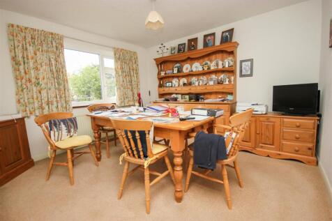 dineing room.JPG