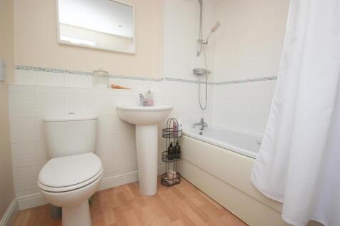 bathroom..jpg