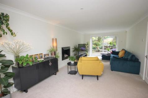 lounge 1..jpg