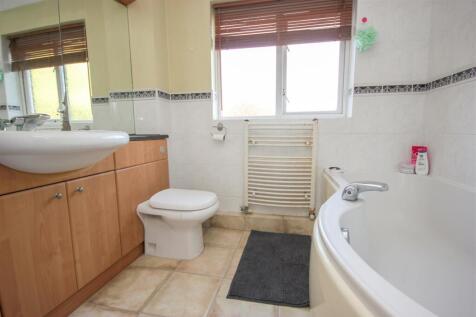 bathroom..jpg