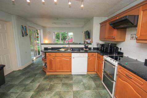 kitchen..jpg