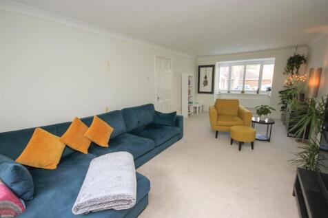 lounge 3..jpg