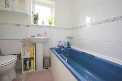bathroom..jpg