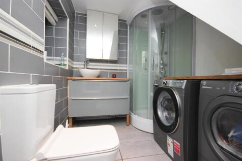 downstairs shower room.JPG