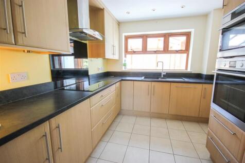 kitchen 2..jpg