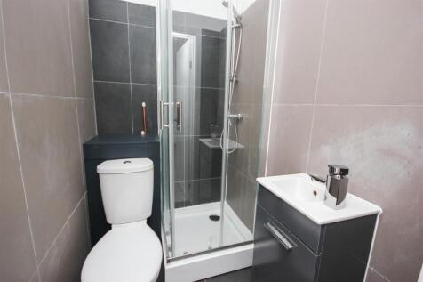 first floor shower room..jpg