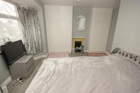 Master Bedroom..jpg