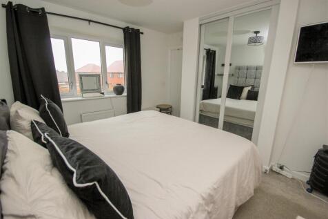 Master Bedroom..jpg