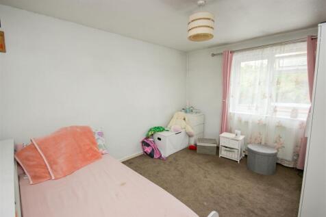 Bedroom 1.jpg