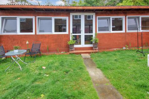 outbuilding.JPG