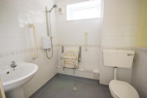 first floor bathroom_edited.jpg