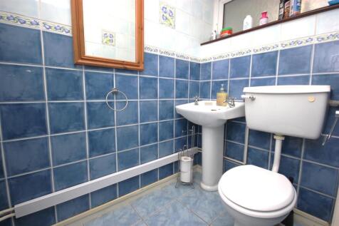 downstairs WC.JPG