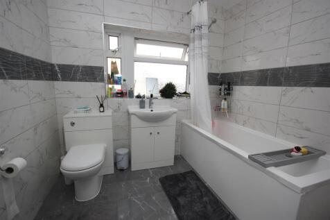 Bathroom.JPG