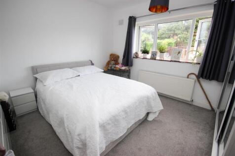 Bedroom 1.jpg