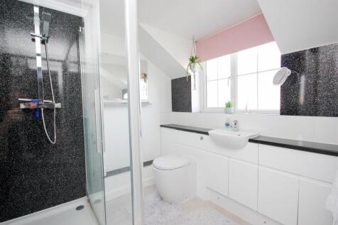 ensuite.JPG