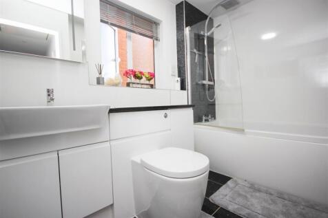 bathrom.JPG