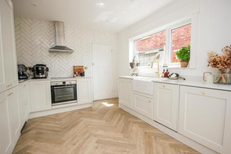 kitchen 1.JPG