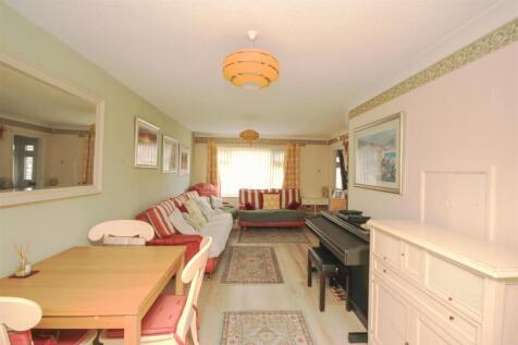 Lounge 1..JPG