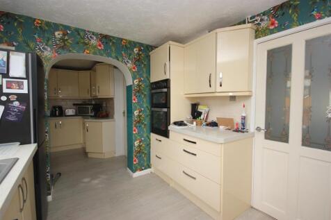 Kitchen 2.JPG