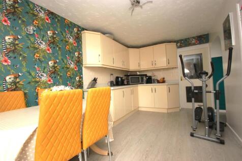Kitchen 1.JPG