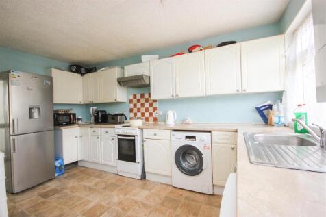 Kitchen a.jpg
