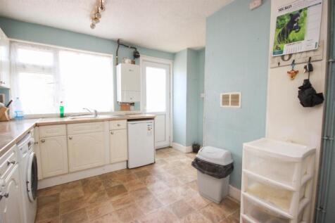 Kitchen b.jpg