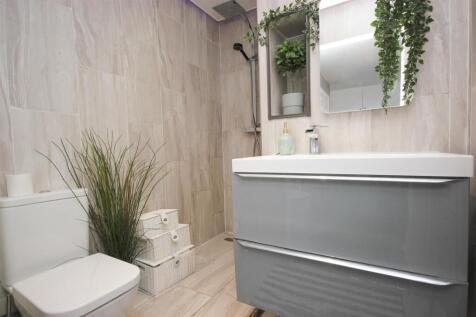 ensuite.JPG