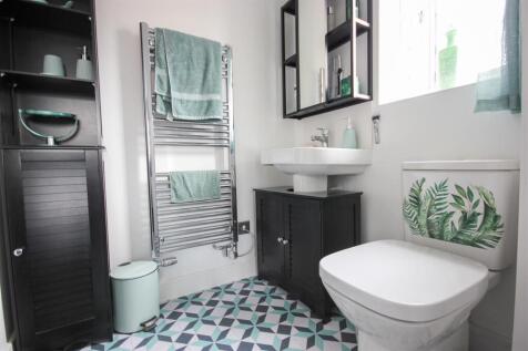 ensuite.JPG