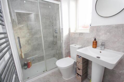 ensuite.JPG