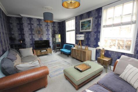 lounge 1.JPG