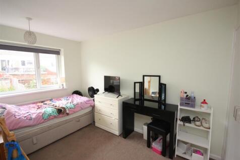 bedroom 2.JPG
