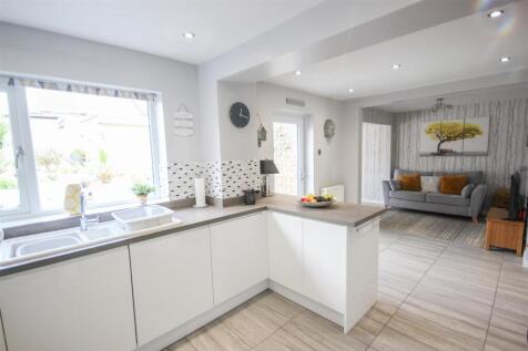 through kitchen 2.JPG
