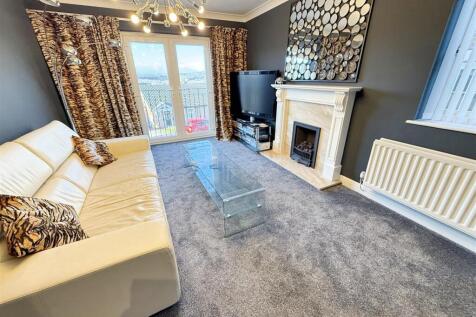 DINING/LOUNGE