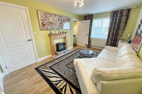 LOUNGE/BEDROOM