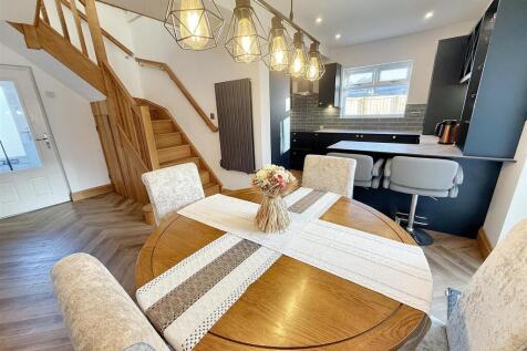 Open Plan Lounge / Kitchen