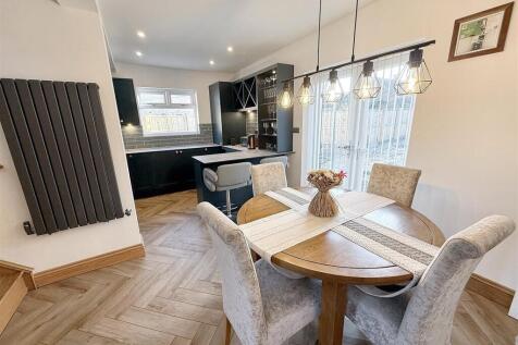 Open Plan Lounge / Kitchen